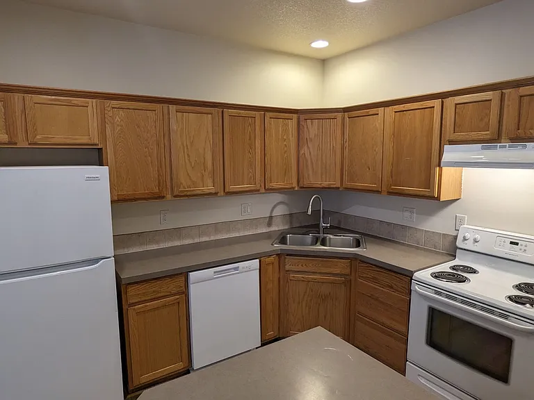 Halsey East Townhomes — Photo 46