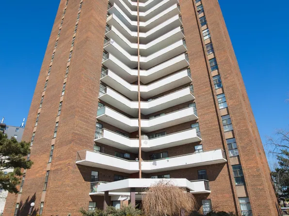 3025 Queen Frederica Dr #1503, Mississauga, ON L4Y 3A1