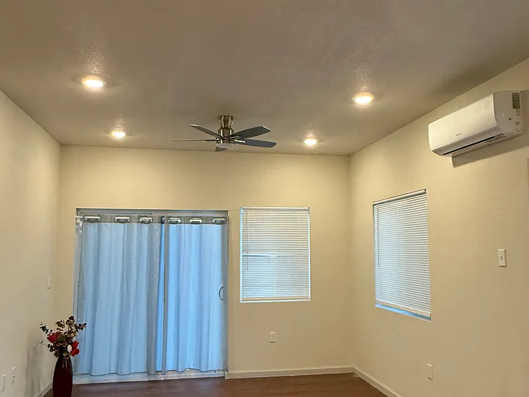 343 E Warren Ave — Photo 5