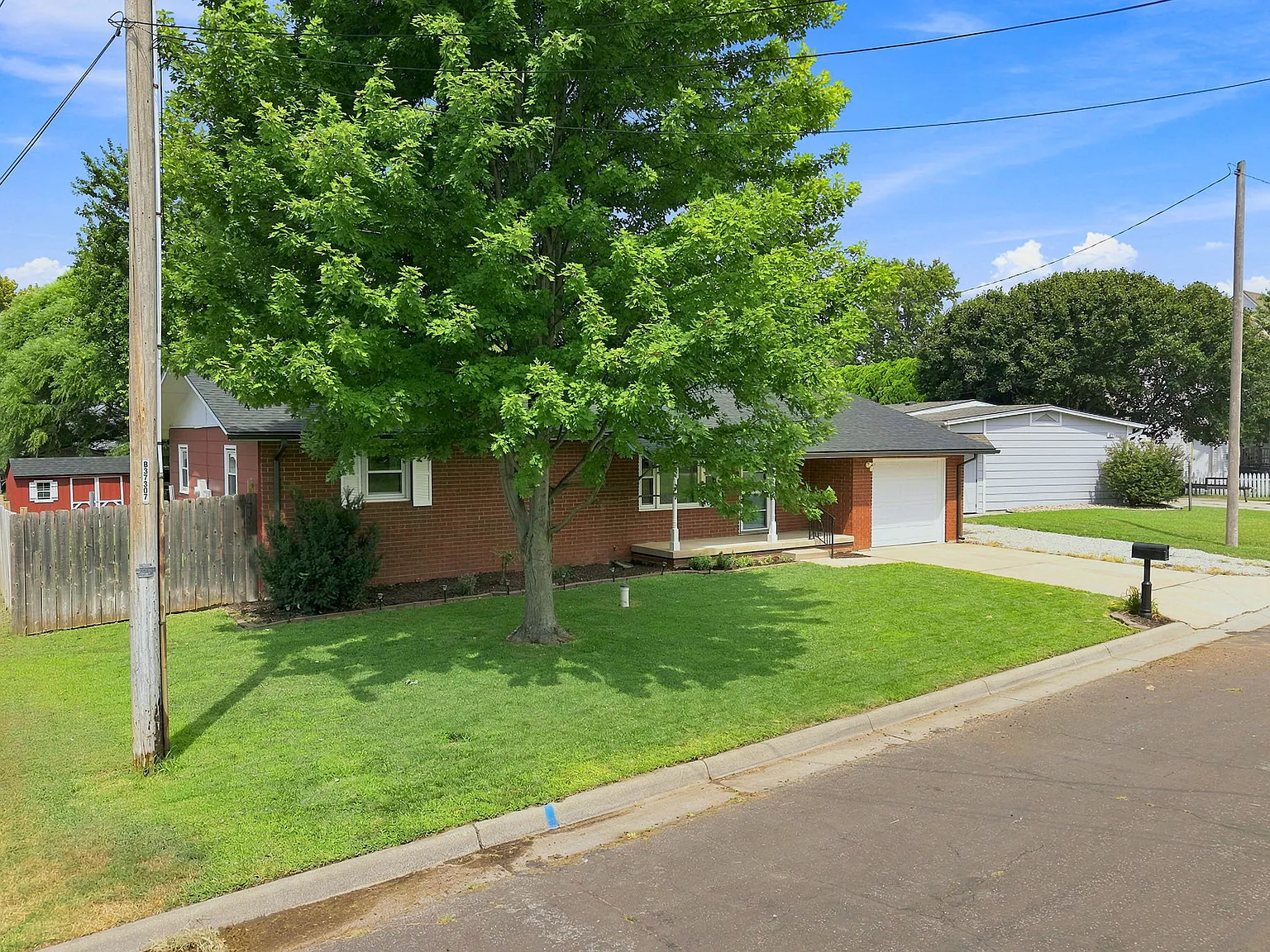 3 bed, 2060 sqft, $1,975 — Photo 3