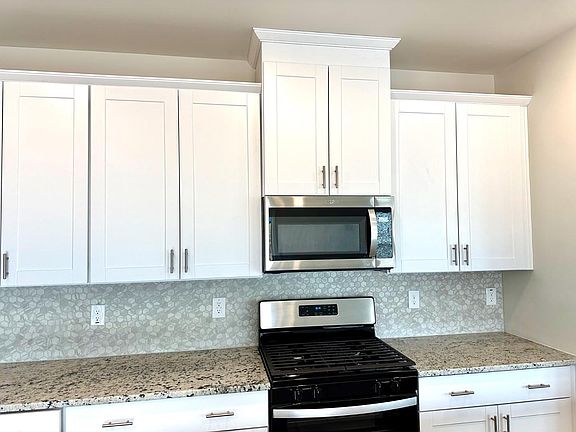 4th image of 627 Hertford Lane