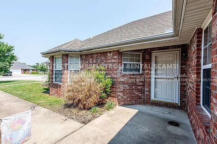 245 Ravenwood Rd #A — Photo 2