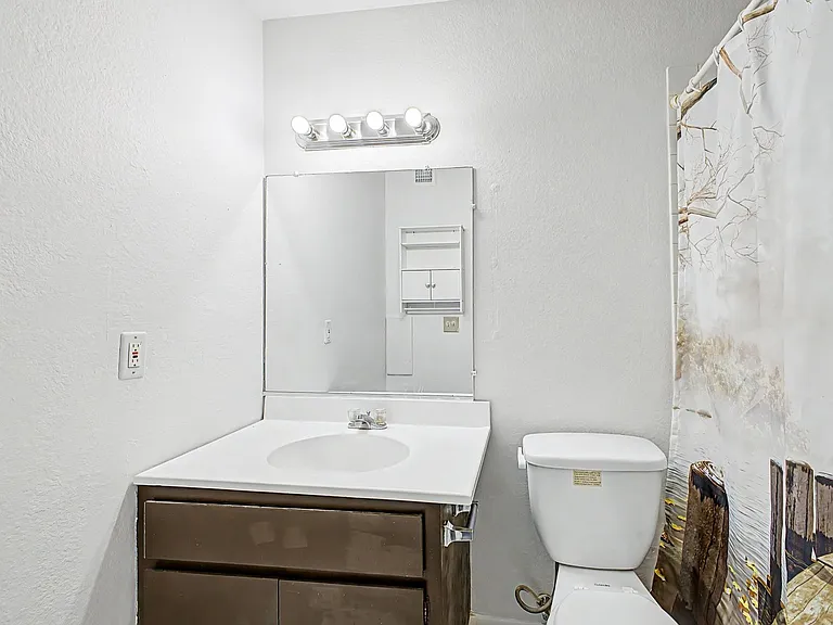 Beautiful Beck Ln Fourplex — Photo 18