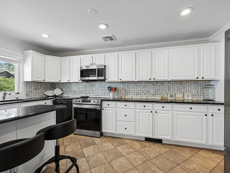 50 Hazelwood Ave — Photo 4