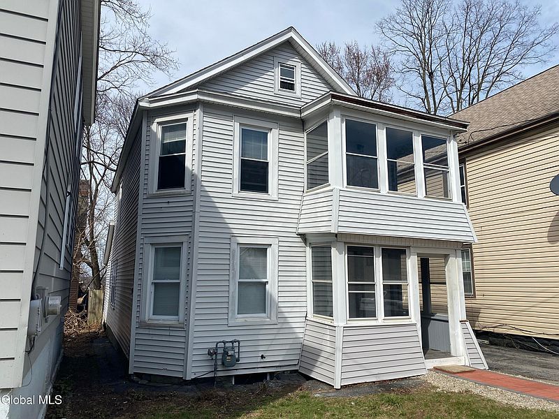 3rd image of 885 Yorkston Street