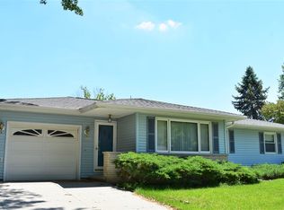 3908 Knoll Ridge Dr, Cedar Falls, IA 50613