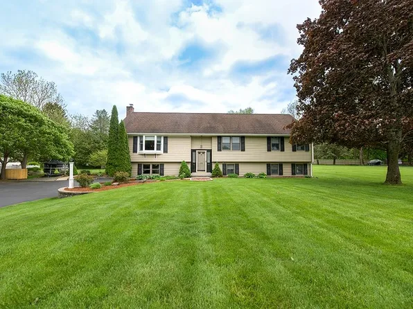 106 Willard Way, Plaistow, NH 03865