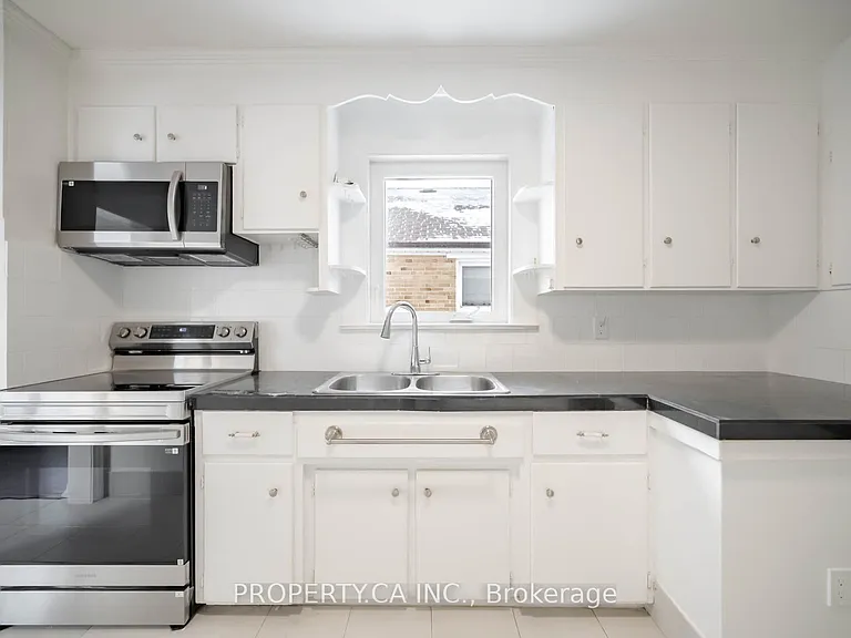 1592 Pharmacy Ave — Photo 6