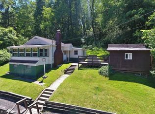 8664 Maple St SW, Sherrodsville, OH