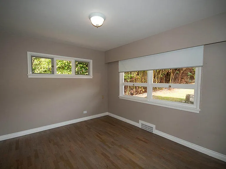 555 Stevens Dr — Photo 9