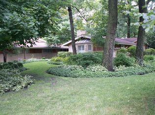 28 Lancaster Ln, Lincolnshire, IL