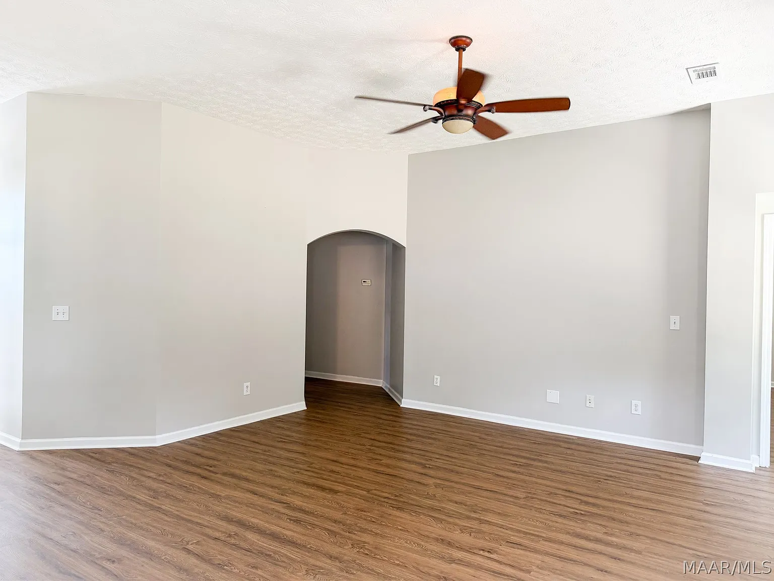 3 bed, 2.0 bath, 1706 sqft, $1,795 — Photo 2