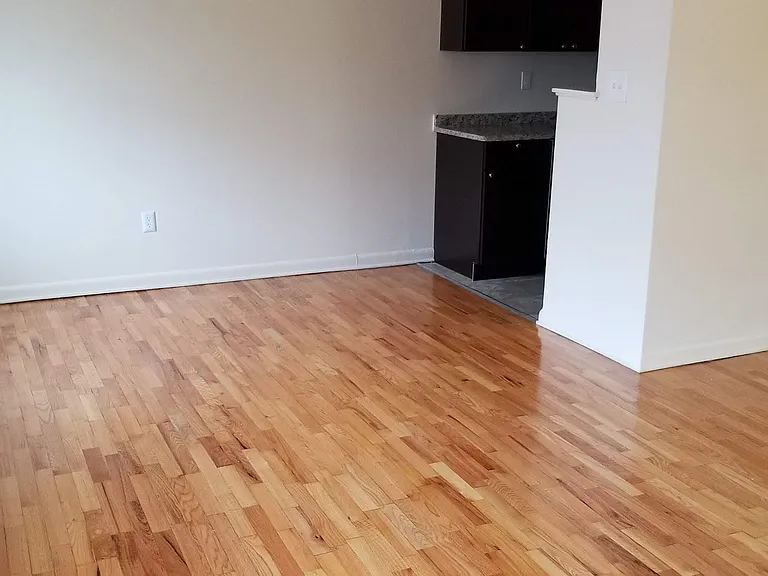 586 Main St — Photo 9