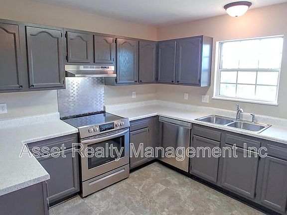 3rd image of 3905 Hillside Terrace Ln