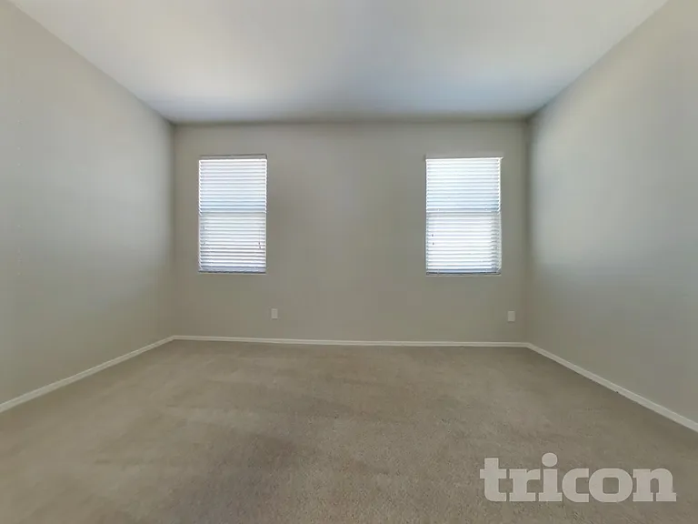 29300 W Clarendon Ave — Photo 6