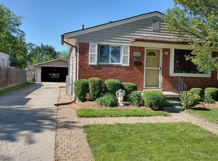 22101 Dorion St, Saint Clair Shores, MI 48082