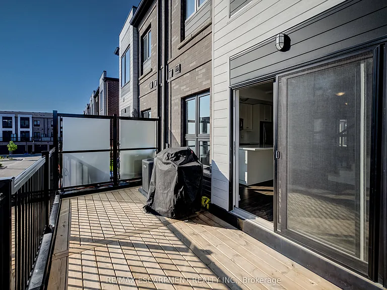 247 Burke St — Photo 31
