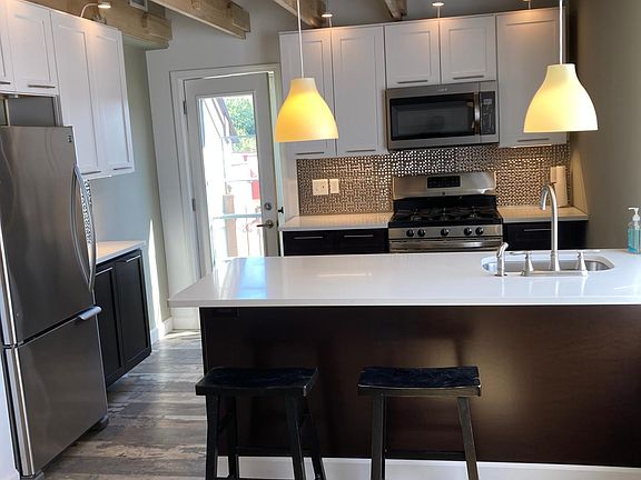 2nd image of 625 E Broadway #2