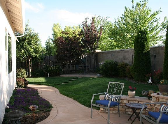 5th image of 521 Sherbourne Ln