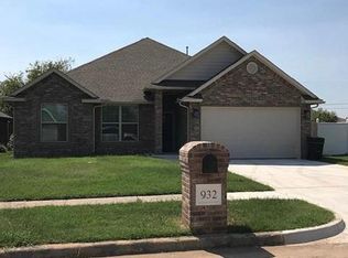 937 N Windermere Dr, Moore, OK 73160