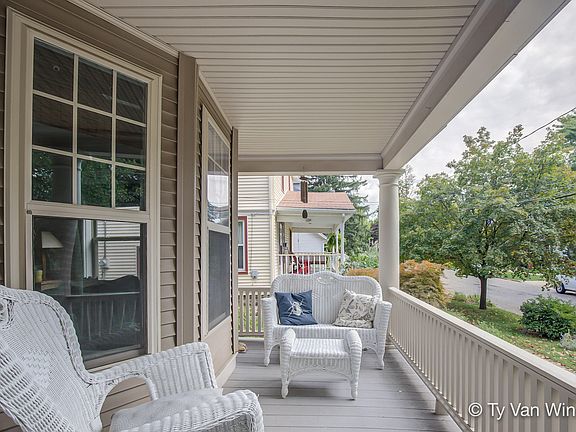 5th image of 1017 Fairmount St SE