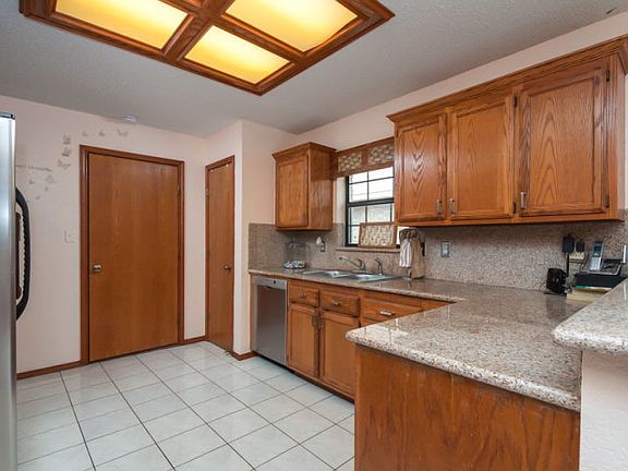 4th image of 7500 N 21st St