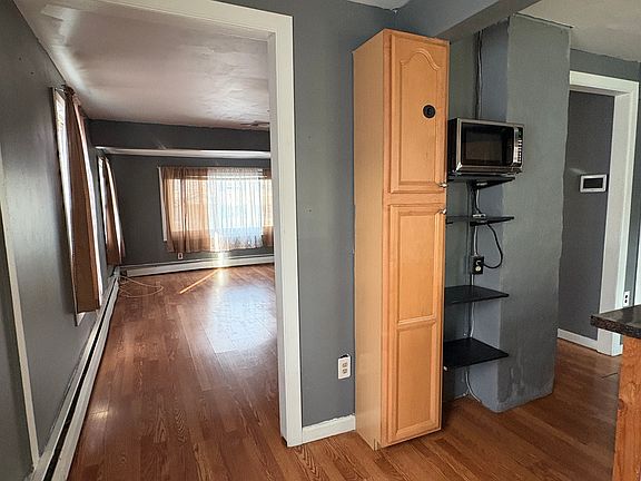 4th image of 10 Glenwood Ave
