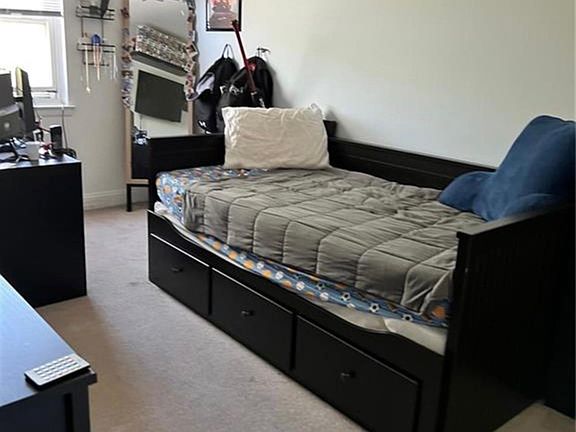3rd image of 523 Hollywood Ave #2