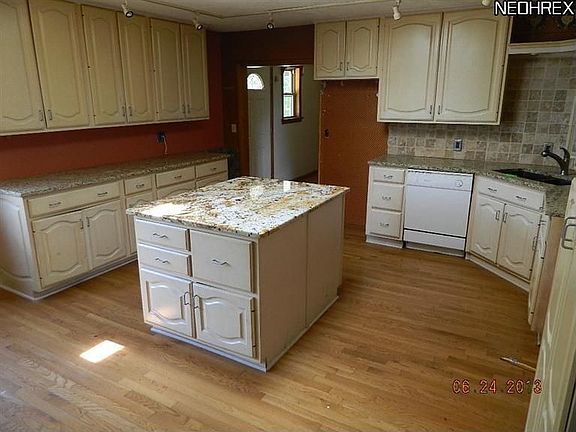 3rd image of 9285 Dorothy Dr