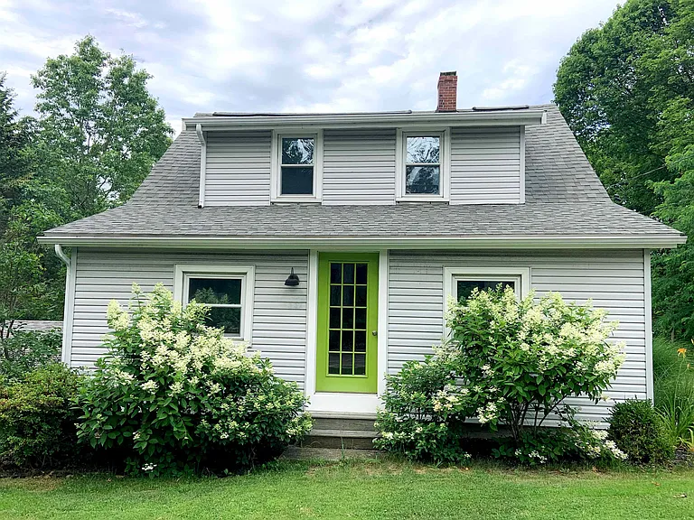90 Government St — Photo 18