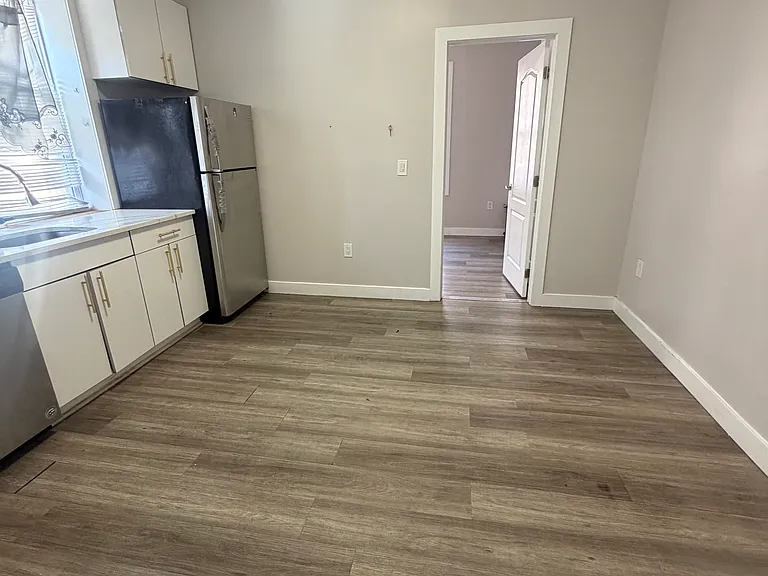 332 61st St #4B — Photo 2