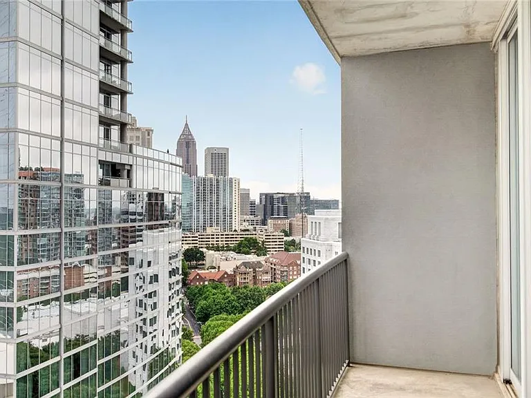 1080 Peachtree St NE #2004 — Photo 14