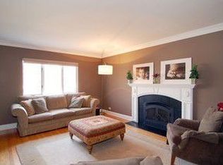 6722 N Dowagiac Ave, Chicago, IL 60646