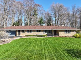 2192 Crestline Dr, Burton, MI 48509