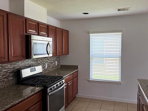 3rd image of 2542 Skyview Point Dr