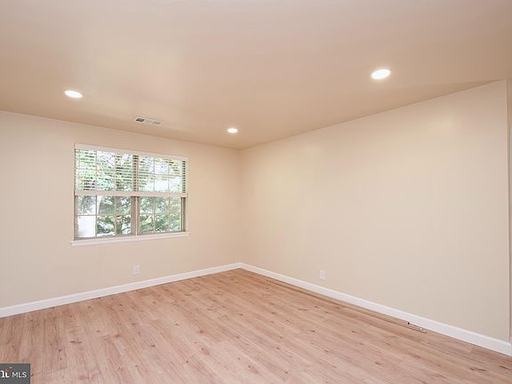 2nd image of 2812 S Wakefield St #B