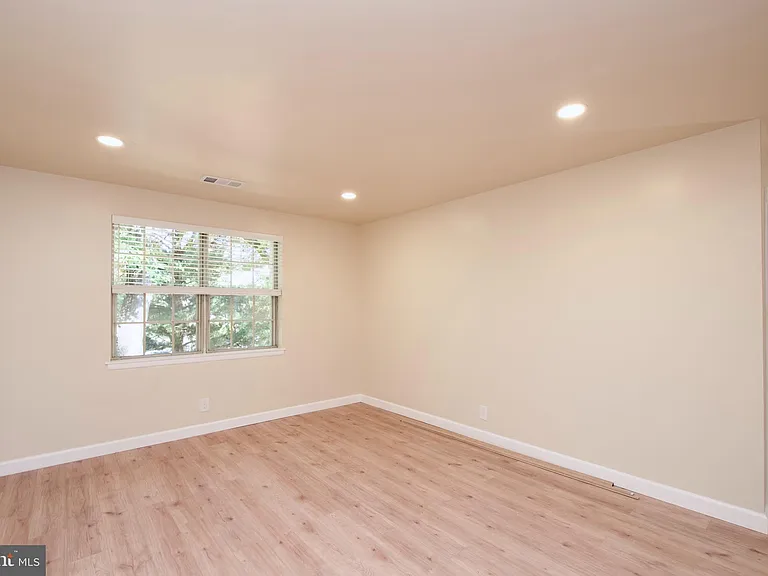 2812 S Wakefield St #B — Photo 2