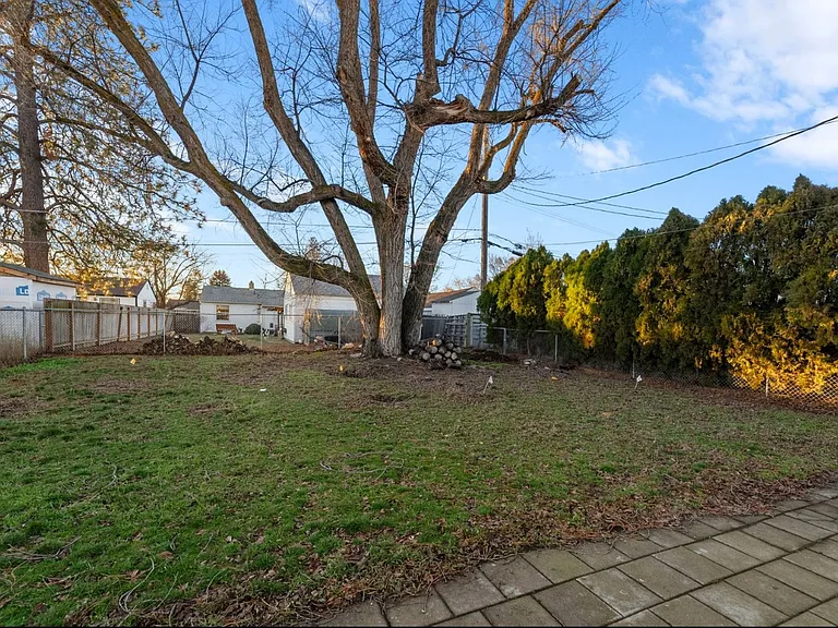 5707 N Lindeke St — Photo 7