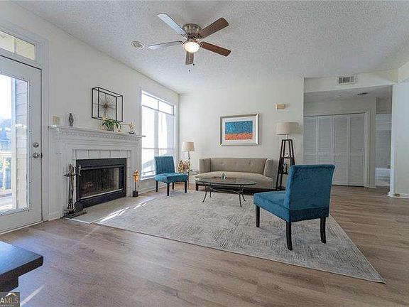 5th image of 1015 McGill Park Ave NE