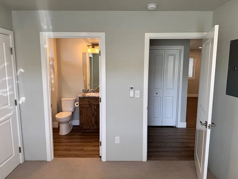 405-415 E Rapp Rd — Photo 13