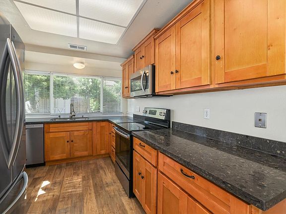 3rd image of 206 Arlington Way
