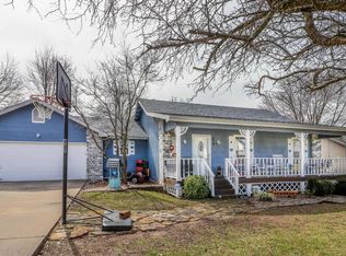 510 E Baldknobber St, Nixa, MO 65714