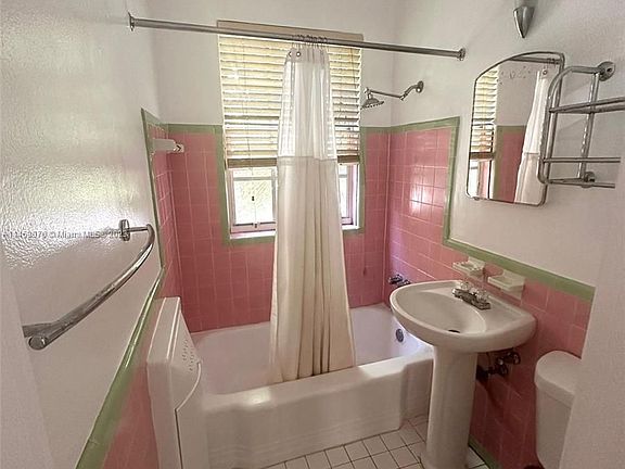 4th image of 1337 Pennsylvania Ave APT 6