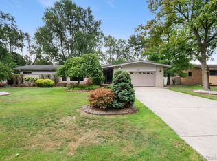 32547 Chesterbrook St, Farmington Hills, MI 48334