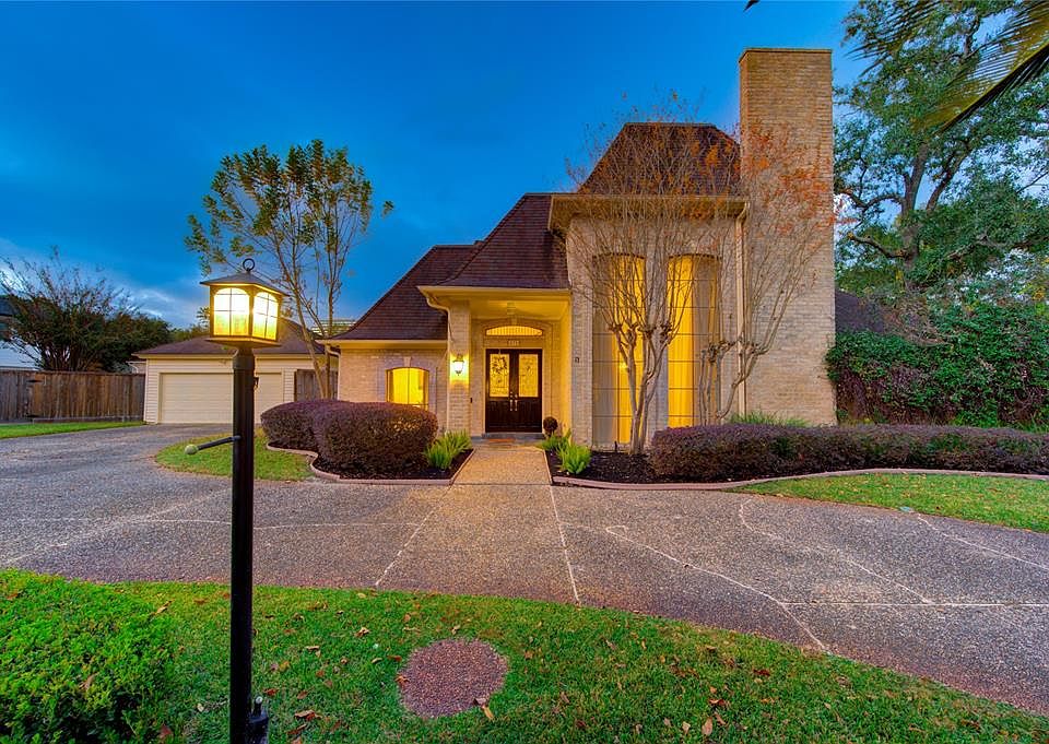1st image of 831 Plainwood Dr