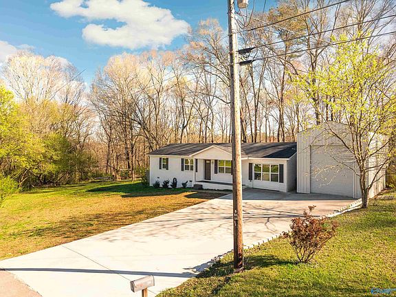 2nd image of 206 Rolling Hills Dr