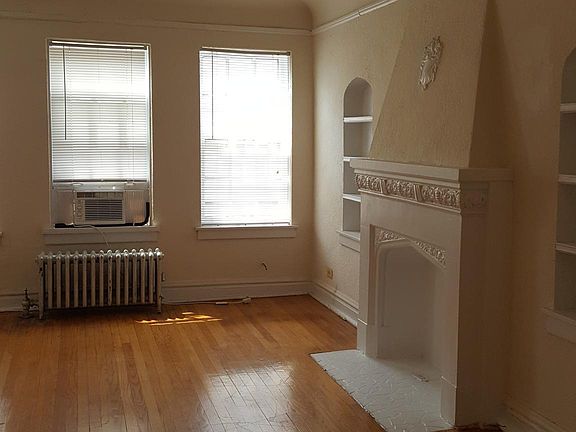4th image of 6321 N Mozart St #1C