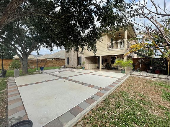 Patio & Rear Exterior