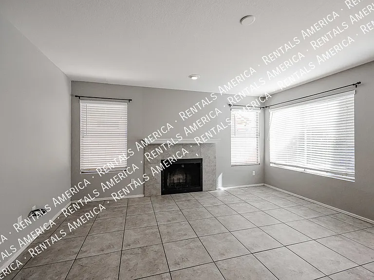 2361 W Myrtle Dr — Photo 7