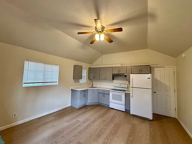 619 Avalon Ave — Photo 2